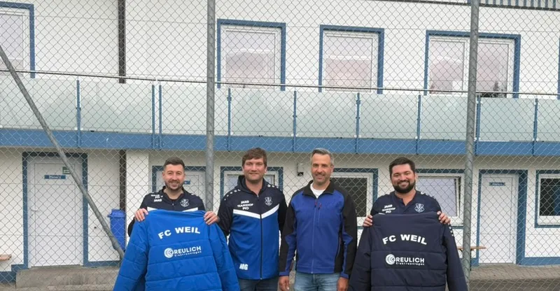 🧥⚽ Neue Jacken für unsere Auswechselspieler!